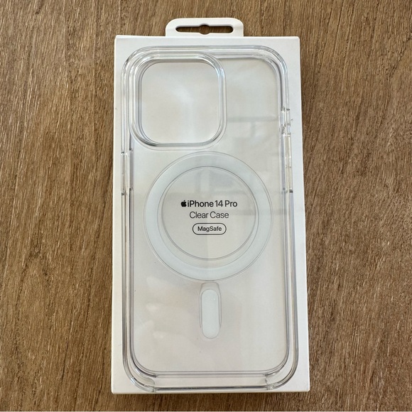 Apple iPhone 14 Pro Clear Case MagSafe - Picture 3 of 9